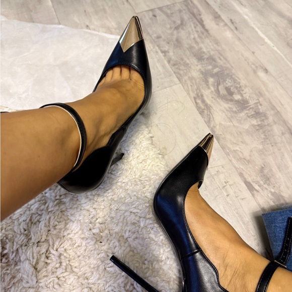 Elegant Black and Gold Women's Heels size 7 - Picture 5 of 9